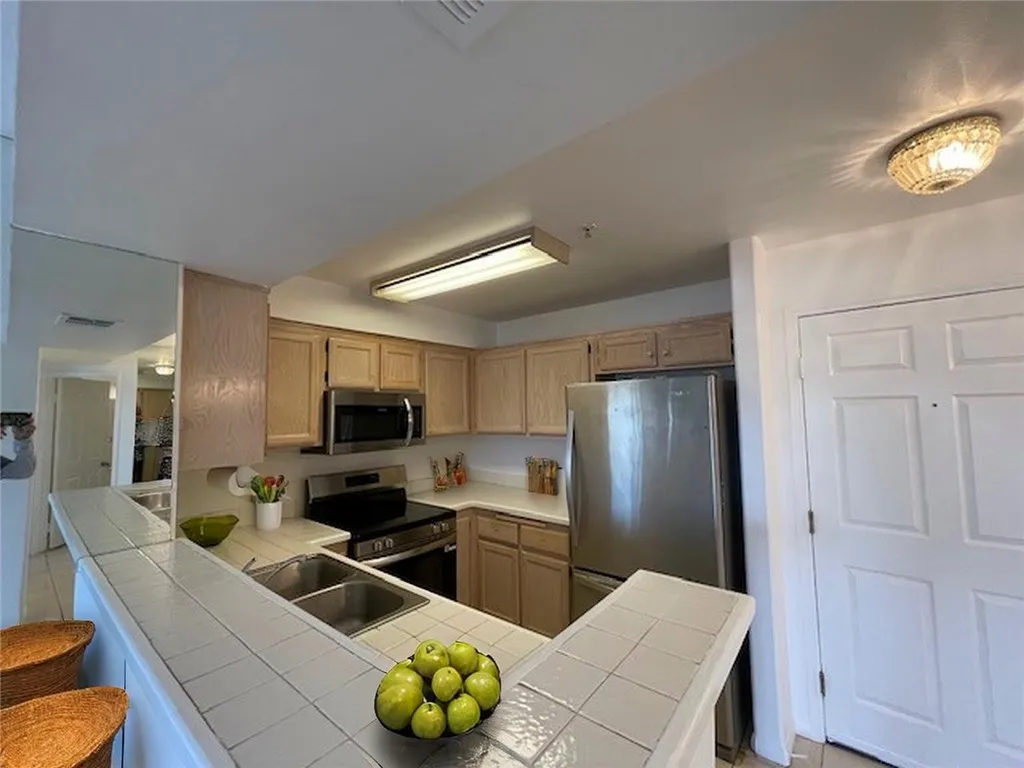 11410 Brookshire Avenue 114, Downey, California 90241 home-pic-3